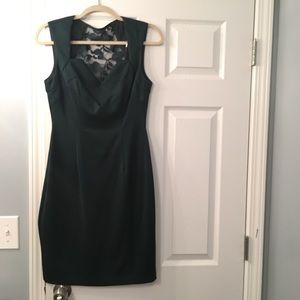 Evergreen v-neck dress with lace back